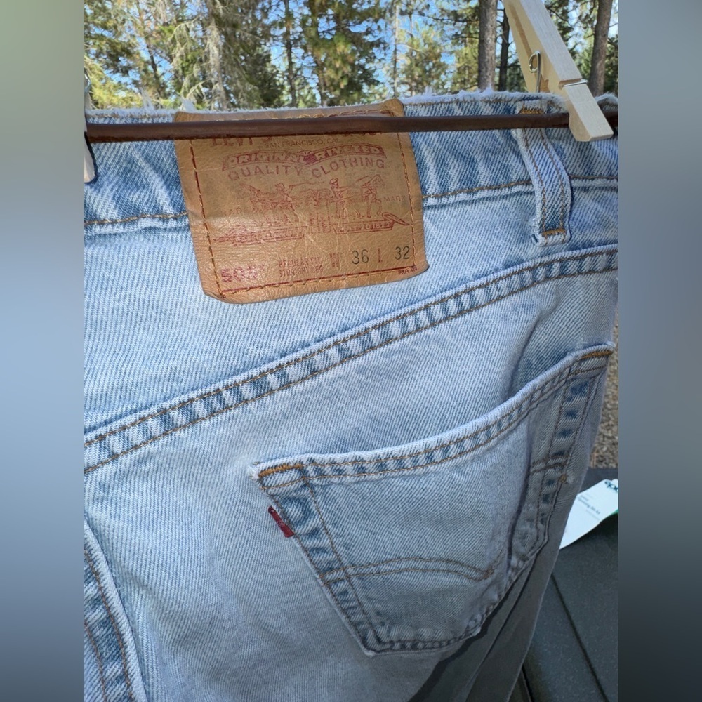 Levi’s 505 Men’s Jeans label is 36” x31”- actual is 35”x 31”
